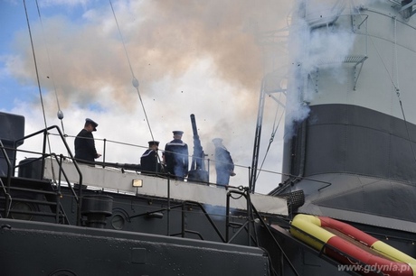 Z pokładu ORP Błyskawica oddano 11 salw armatnich, fot. Tadeusz Lademann