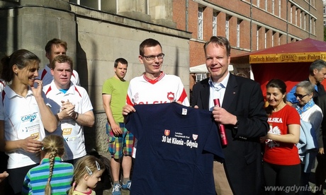 Marek Sorgowicki Wicekonsul RP w Hamburgu i Robert Vollborn, Wiceprzewodniczący Rady Miasta Kilonii przed startem sztafety do Gdyni, fot. Monika Pawlińska