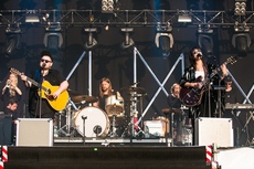 Of Monsters and Men na scenie Open`er Festival, fot. Karol Stańczak