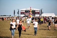 Publiczność pod sceną Open`er Festival, fot. Karol Stańczak