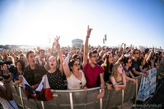 Publiczność pod sceną na Open`er Festival, fot. Karol Stańczak