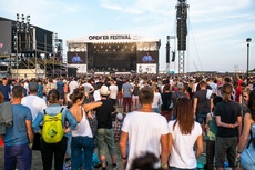 Tłumy pod sceną główna na Open`er Festival, fot. Karol Stańczak
