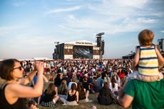 Tłumy pod sceną główna na Open`er Festival, fot. Karol Stańczak