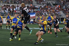 Zawodnicy RC Arka Gdynia i Budowlani Łódź walczą na murawie w finałowym meczu Mistrzostw Polski w rugby, fot. Michał Puszczewicz