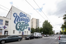 Mural Good morning Gdynia na budynkeu przy ul. Warszawskiej 34-36. Jego twórcą jest paryski typograf Tyrsa, fot. Rafał Kołsut