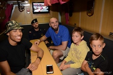 Marcin Gortat zwiedza okręt podwodny ORP Bielik w porcie wojenny w Gdyni Oksywiu, fot. Piotr Leoniak