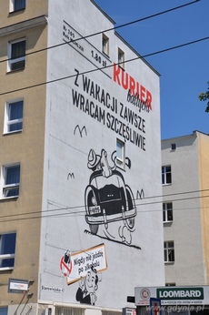 Gdyński mural przedstawiający okładkę Kuriera Bałtyckiego z 1957 roku, fot. Dorota Nelke