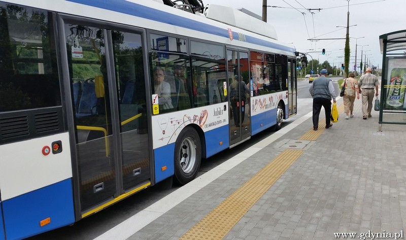 Zatoki autobusowe w Gdyni dostępniejsze dla osób niepełnosprawnych / fot. Sebastian Drausal