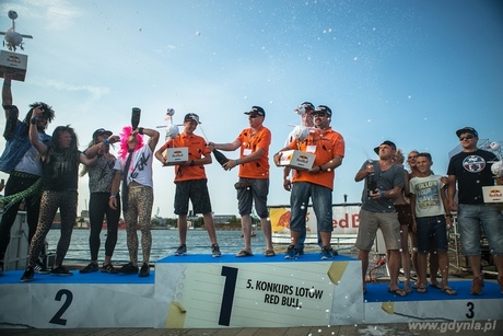 Najlepsze ekipy na podmium 5. Konkursu Lotów Red Bull, fot. Karol Stańczak