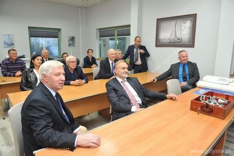 Goście w sali Pomorskiej Szkoły Żeglarstwa i Edukacji Morskiej, fot. Tadeusz Lademann