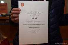 Pismo dla Pani Małgorzaty Grzeszczak potwierdzające że była 100 000 sobotnim interesantem w gdyńskiej Sali Obsługi Mieszkańców, fot. Michał Puszczewicz