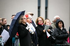 Publiczność na koncercie pieśni patriotycznych na pl. Grunwaldzkim, fot. Karol Stańczak
