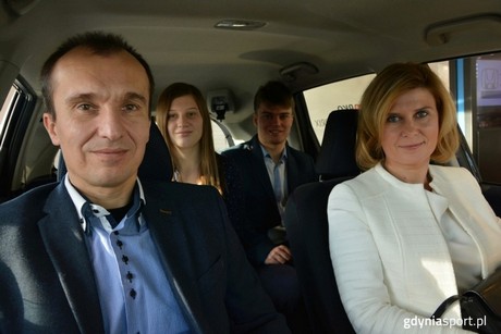 Wręczenie nagrody głównej w konkursie „Biegiem po Hondę” Annie Kołkowskiej, fot. gdyniasport.pl