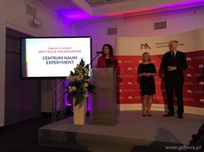 Dyrektor Centrum Nauki EXPERYMENT Ewa Jasińska na gali konkursu „Popularyzator nauki 2015, fot. Maja Banaszczyk