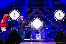 Konjo wraz z prezydentem Gdyni Wojciechem Szczurkiem odliczają czas do północy, fot. Karol Stańczak