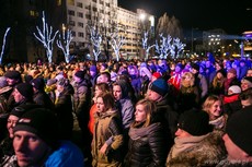 Publiczność na miejskim sylwestrze na skwerze Kościuszki w Gdyni, fot. Karol Stańczak