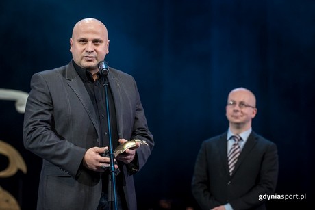 Paweł Tetelewski szkoleniowiec Vistalu Gdynia zdobył statuetkę Trenera Roku 2015, fot. gdyniasport.pl