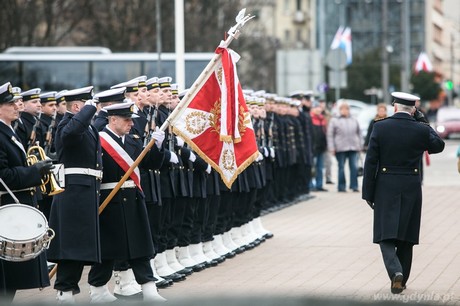 Uroczystości pod Pomnikiem Marynarza Polskiego w rocznicę uzyskania praw miejskich z udziałem samorządu gdyńskiego i mieszkańców, fot. Karol Stańczak