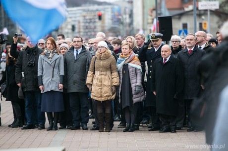 Uroczystości pod Pomnikiem Marynarza Polskiego w rocznicę uzyskania praw miejskich z udziałem samorządu gdyńskiego i mieszkańców, fot. Karol Stańczak