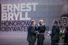 Ernest Bryll otrzymuje honorowe obywatelstwo Gdyni, fot. Karol Stańczak