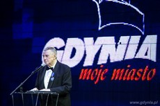 Stefan Iżyłowski z medalem Gloria Artis na urodzinowej sesji Rady Miasta Gdyni fot. Karol Stańczak