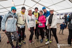 Finaliści marszu Nordic Walking PKO Grand Prix Gdyni 2016 z medalami, fot. gdyniasport.pl
