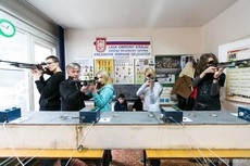 Zajęcia strzeleckie z karabinków pneumatycznych dla dzieci i młodzieży, fot. Karol Stańczak
