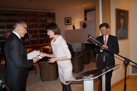 Uroczystość wręczenia orderu Palm Akademickich Alainowi Mompert. Od lewej Alain Momper, Wiceprezydent Gdyni Katarzyna Gruszecka Spychała i ambasador Francji w Polsce Pierre Buhler / fot. Andrzej Lek