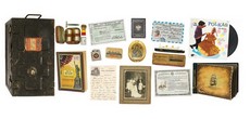 Kolaż wybranych zbiorów Muzeum Emigracji w Gdyni, fot. Bogna Kociumbas