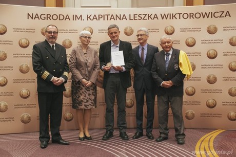kpt. Piotr Kuźniar odbiera Nagrodę im. kpt. Leszka Wiktorowicza 2016, fot. Press Club Polska