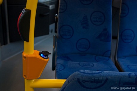 Gniazdo USB w gdyńskim trolejbusie, fot. ZKM Gdynia