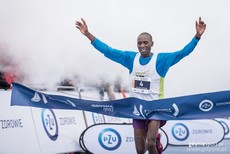 Pierwszy ma mecie PZU Gdynia Półmaraton Hillary Kiptum Maiyo Kimaiyo, fot. gdyniasport.pl