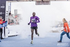 Trzeci na mecie zameldował się Abel Kirui z Kenii, fot.gdyniasport.pl