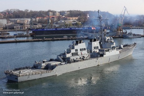 USS Donald Cook wpływa do Portu w Gdyni, fot. Tadeusz Urbaniak / www.port.gdynia.pl