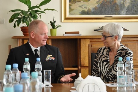 Od lewej dowódca USS Donald Cook i przewodnicząca Rady Miasta Gdyni Joanna Zielińska, fot. Dorota Nelke