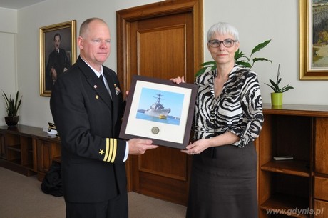 Od lewej dowódca USS Donald Cook i przewodnicząca Rady Miasta Gdyni Joanna Zielińska, fot. Dorota Nelke