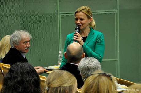 Beata Szadziul - pełnomocnik prezydenta Gdyni ds. rodziny na  seminarium „Kurs na rodzinę - sposoby skutecznego pomagania, fot. Barbara Betlejewska
