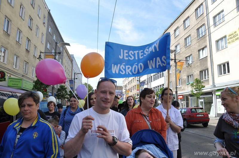 Przemarsz Świętojańską z okazji obchodów  Dnia Godności Osób z Niepełnosprawnością Intelektualną / fot. Dorota Nelke