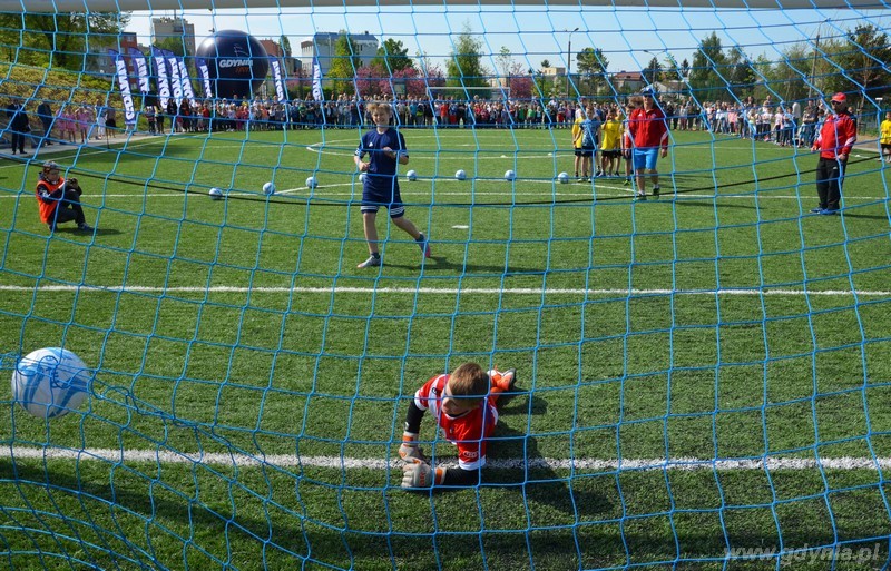 Otwarcie boiska przy Szkole Podstawowej nr 34 - na zdjęciu pierwszy mecz / fot. Gdyńskie Centrum Sportu