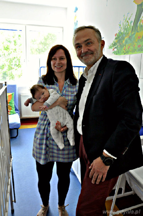Prezydent Gdyni Wojciech Szczurek w odwiedzinach u dzieci w gdyńskim szpitalu, fot. Barbara Betlejewska