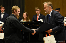 Prezydent Gdyni wręcza nagrody najlepszym gdyńskim gimnazjalistom, fot. Michał Puszczewicz