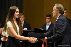 Prezydent Gdyni wręcza nagrody najlepszym gdyńskim gimnazjalistom, fot. Michał Puszczewicz