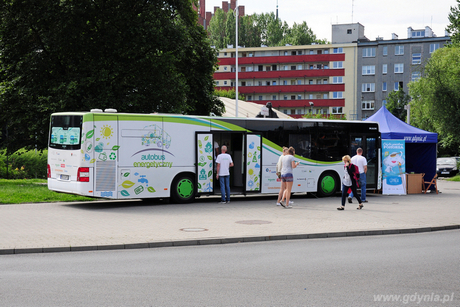 Autobus energetyczny na al. Marsz. Piłsudskiego, fot. Michał Kowalski