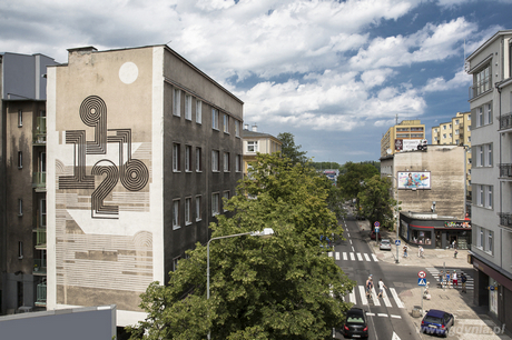 Mural Sto lat Gdynia! na rogu ulic Władysława IV i Starowiejskiej, fot. Rafał Kołsut