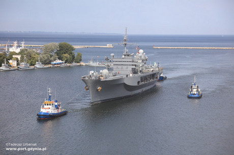USS Mount Whitney w gdyńskim porcie, fot. Tadeusz Urbaniak / www.port.gdynia.pl