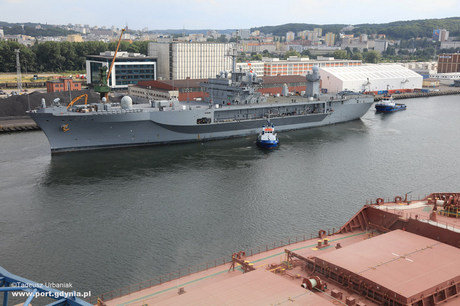 USS Mount Whitney w gdyńskim porcie, fot. Tadeusz Urbaniak / www.port.gdynia.pl