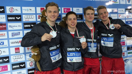 Złoci medaliści w sztafecie 4x200 m