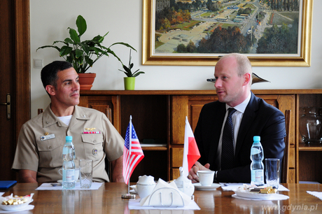 Komandor Carlos A. Sardiello z USS Mount Whitney i wiceprezydent Gdyni Bartosz Bartoszewicz, fot. Michał Kowalski