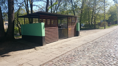 Dobre praktyki - wiata śmietnikowa przy ul. Stefana Okrzei 11, fot. Wydz. Środowiska