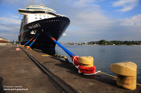 Mein Schiff 5 podczas pierwszej wizyty w Gdyni, fot. T. Urbaniak / www.port.gdynia.pl